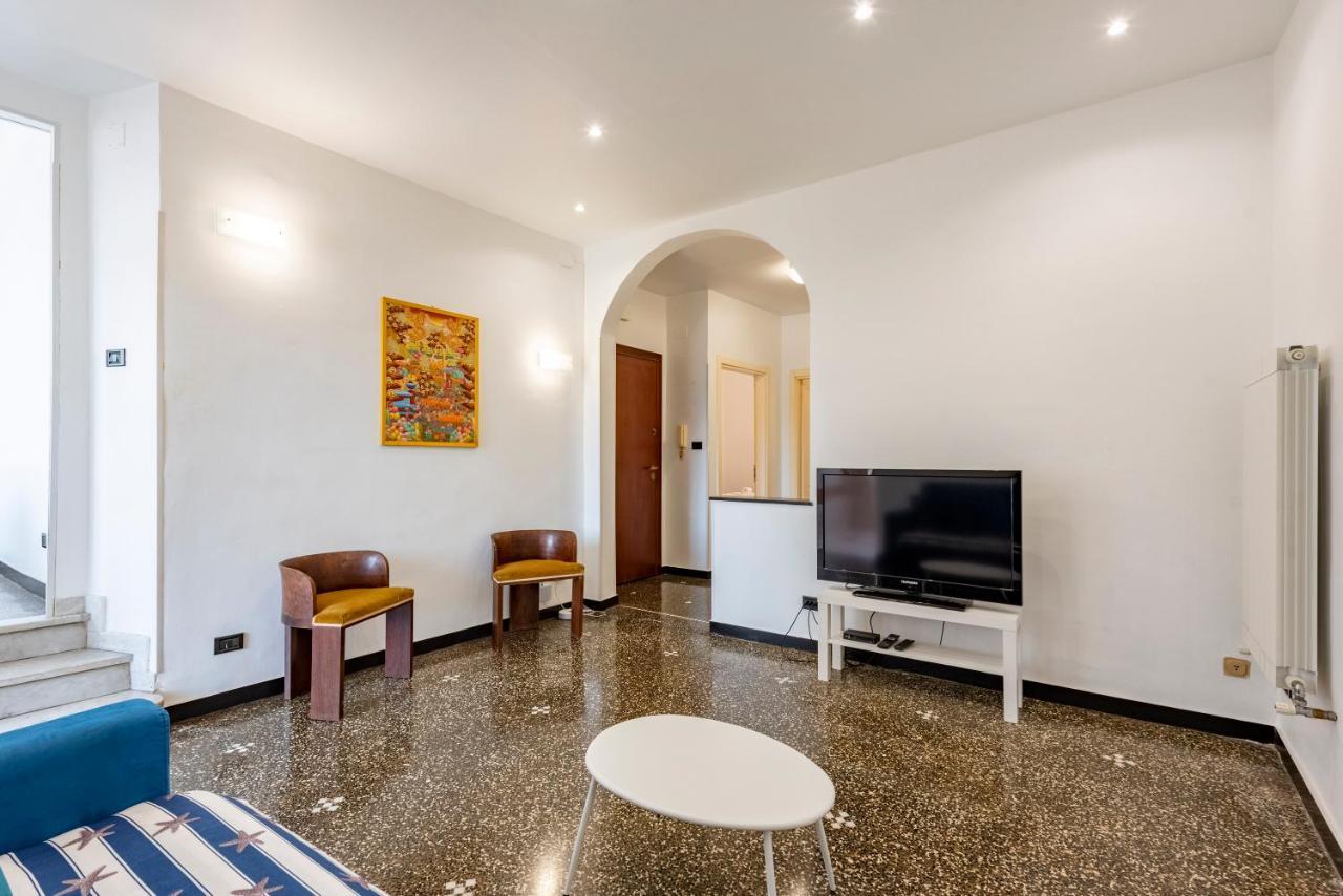 Sunny Flat Next To The Palace Genoa
