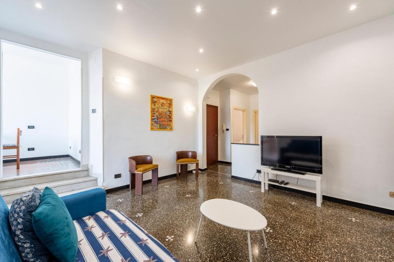 Sunny Flat Next To The Palace Appartement