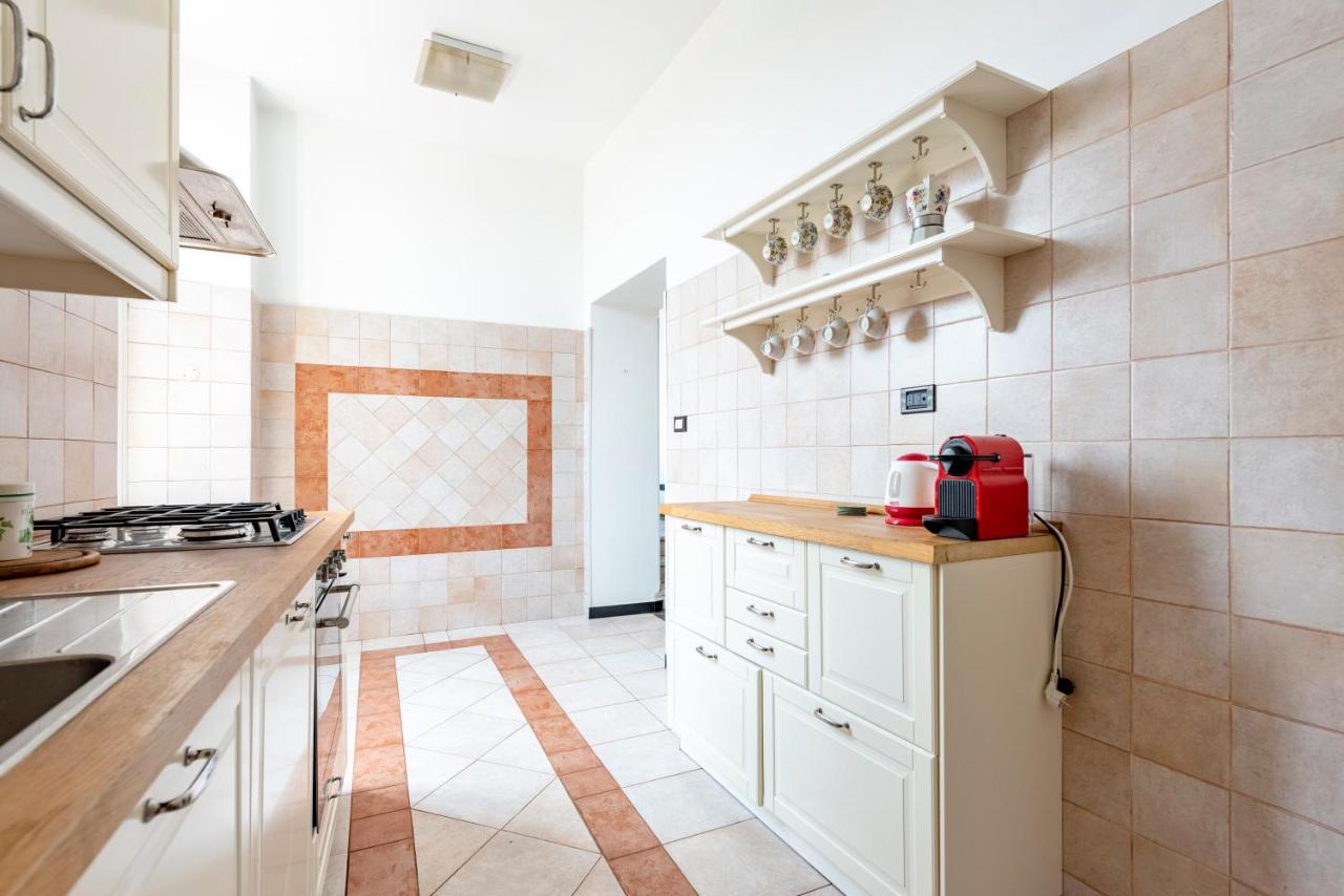 Sunny Flat Next To The Palace Appartement Genua